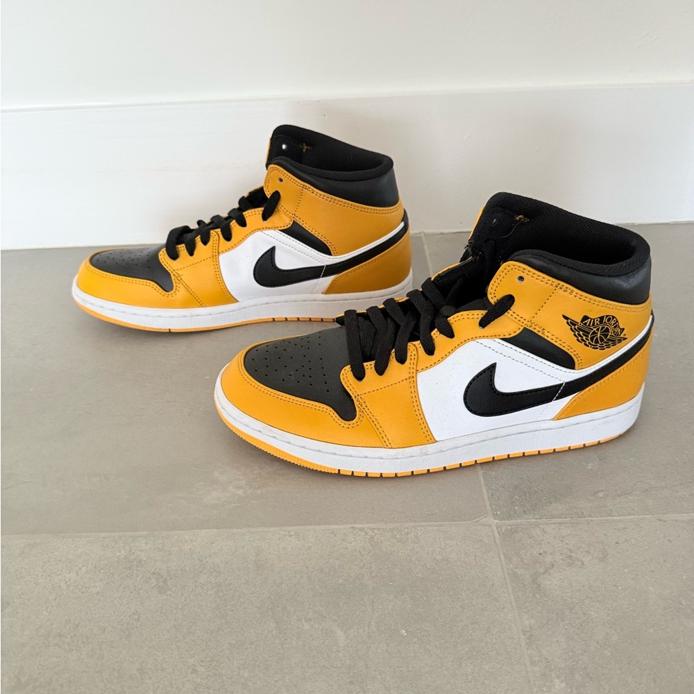 Air Jordan 1 Mid - great condition